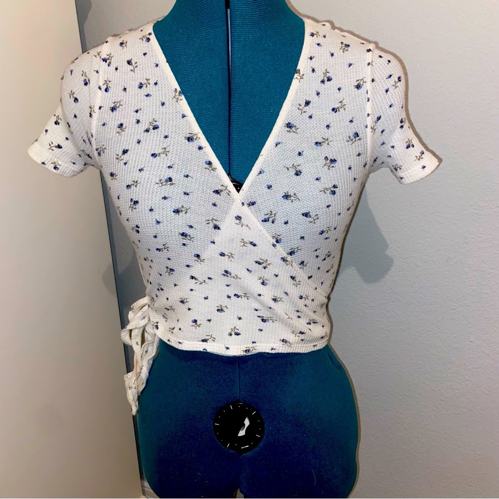 Brandy Melville White Floral Thermal Rae wrap top